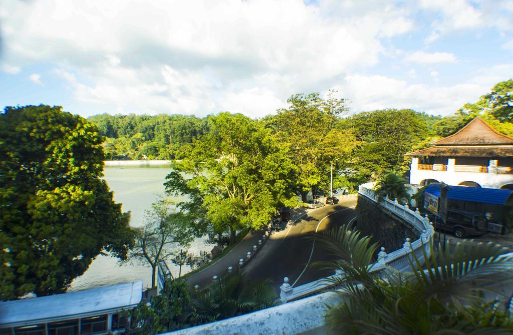 Malwatta Pilgrims Rest Hotell Kandy Exteriör bild